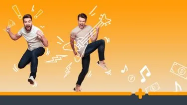 Dwóch radosnych mężczyzn skaczących na pomarańczowym tle z ilustracjami pieniędzy, muzyki i gitary